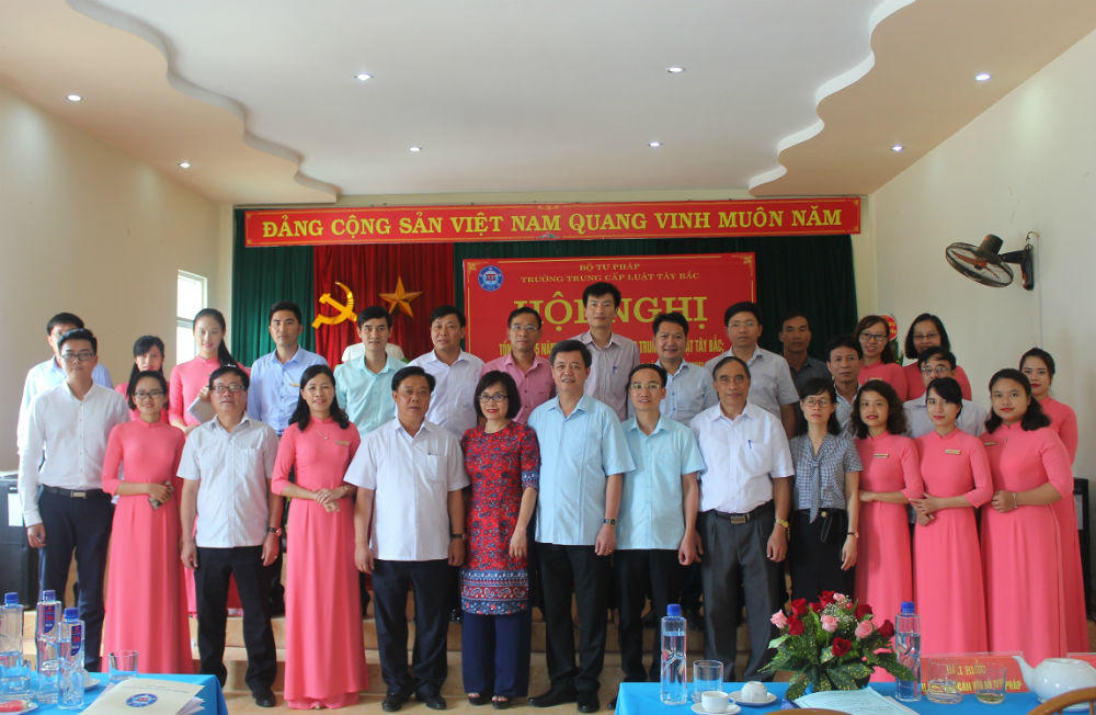 Thứ trưởng Đặng Hoàng Oanh: Trung cấp Luật Tây Bắc cần nâng cao chất lượng, thương hiệu