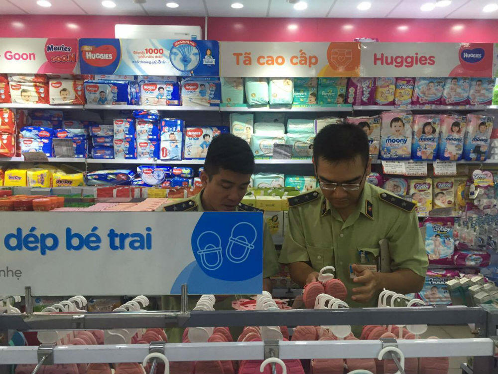 Tổng kiểm tra chuỗi siêu thị Con Cưng: Nhiều mặt hàng “có vấn đề về xuất xứ”