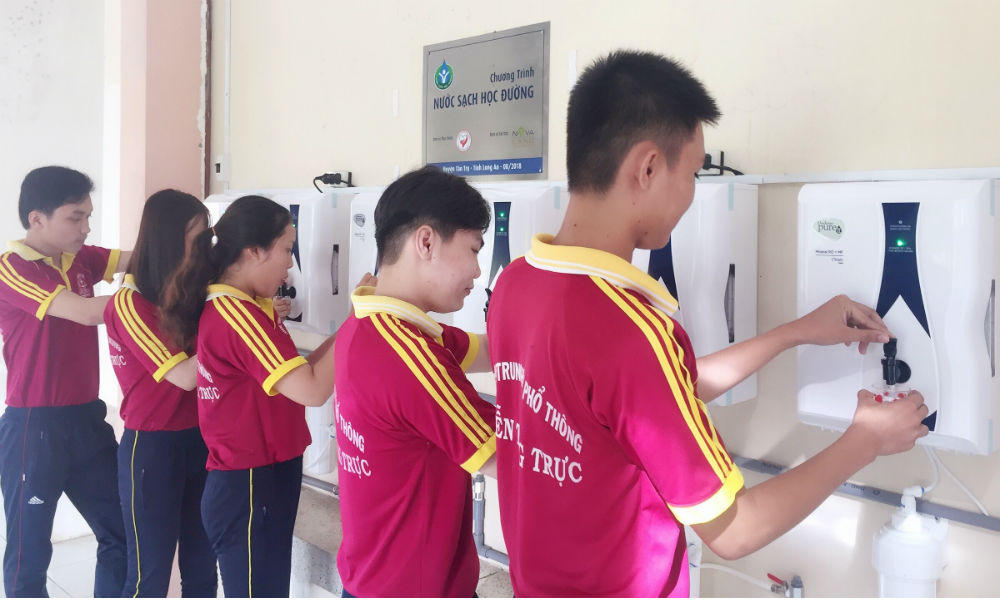 27 trường học tại huyện Tân Trụ (Long An) được trang bị hàng trăm máy lọc nước mới