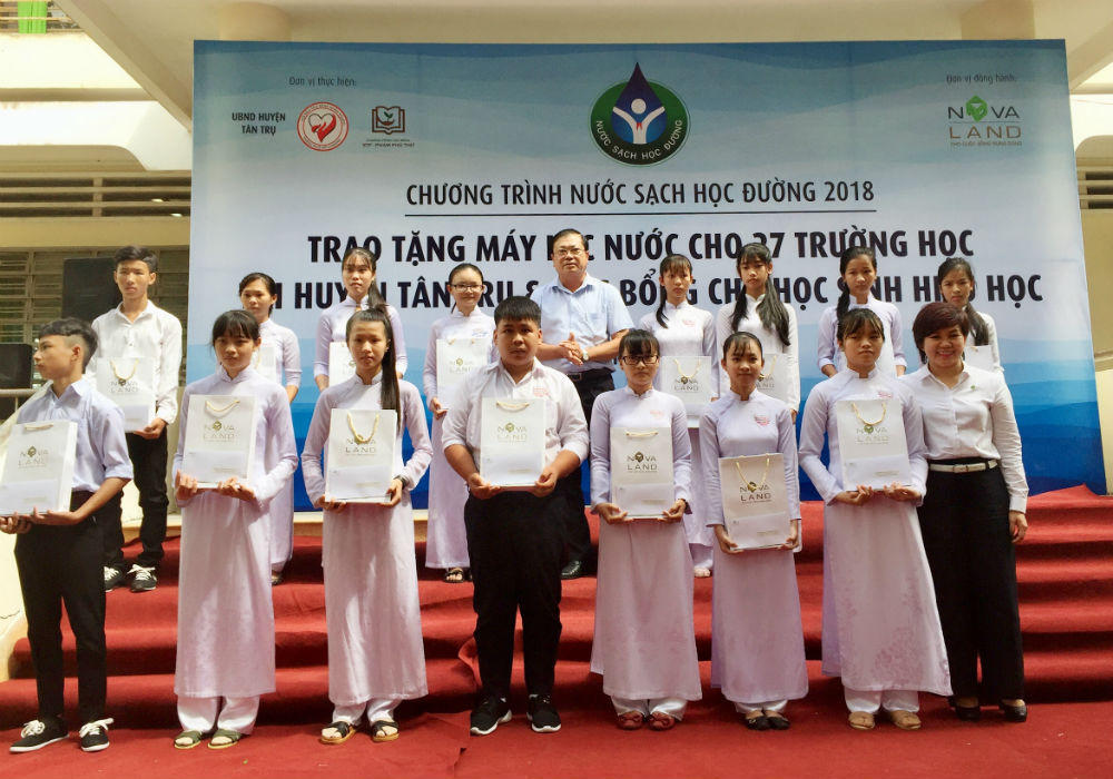 27 trường học tại huyện Tân Trụ (Long An) được trang bị hàng trăm máy lọc nước mới