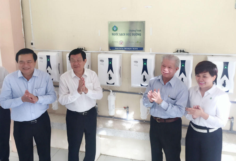 27 trường học tại huyện Tân Trụ (Long An) được trang bị hàng trăm máy lọc nước mới