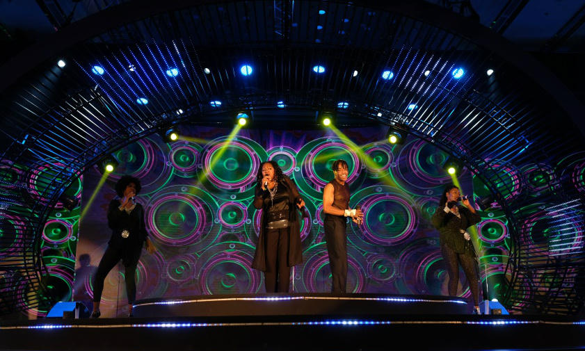 Show Boney M "Lửa trại hè" tại Vinpearl Nha Trang: Âm nhạc quyết rũ mọi thế hệ