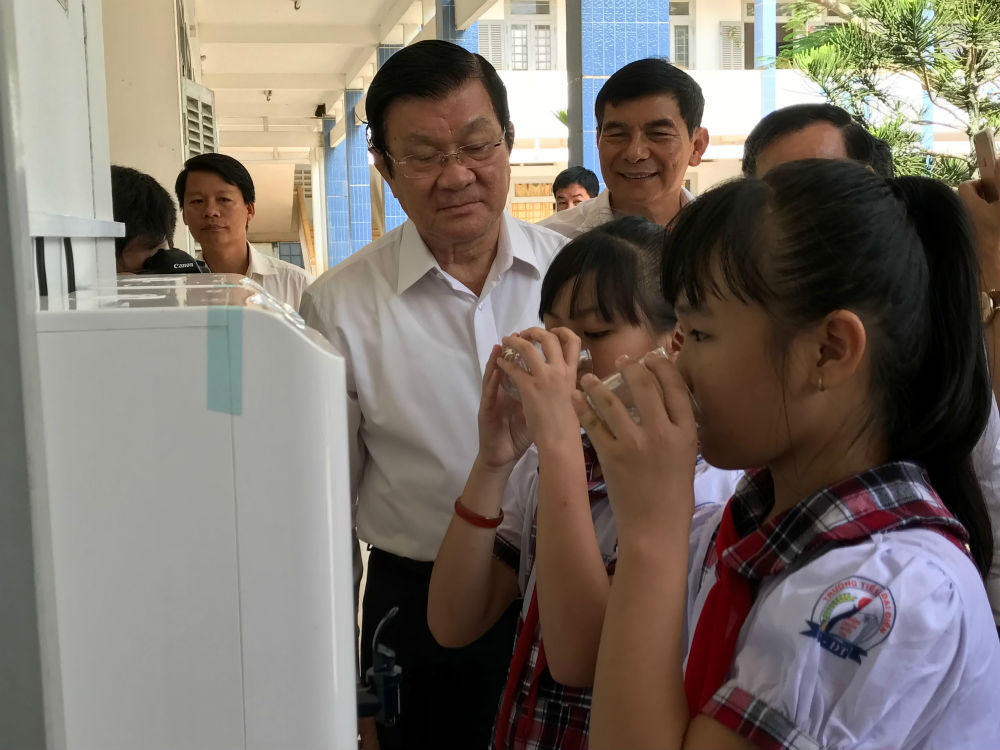 Thêm hàng chục ngàn học sinh, giáo viên tại Bến Tre có nước uống sạch đạt chuẩn
