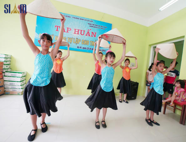 Viện thẩm mỹ Siam Thailand và chuyến đi từ thiện nhiều cảm xúc