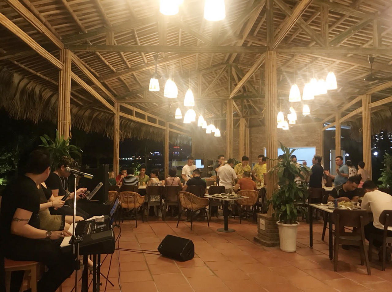 “Khám phá” nhà hàng hải sản mới toanh siêu hút khách ở Sầm Sơn