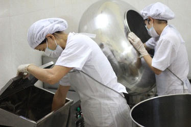 Hãy là người tiêu dùng thông minh khi thưởng thức trà sữa và bánh mùa Trung thu