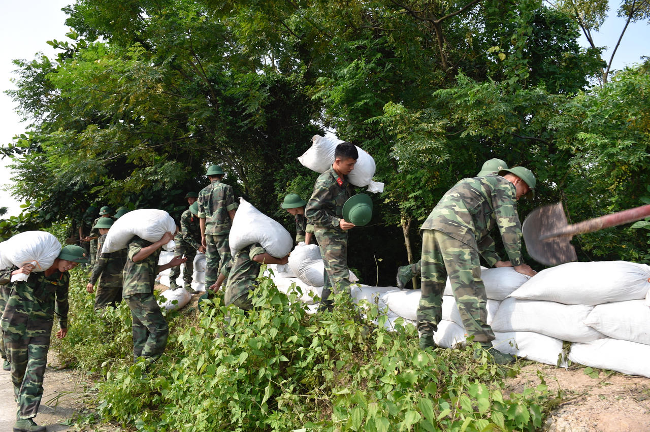 Phó Thủ tướng: Tuyệt đối không chủ quan khi ứng phó với Bão số 6