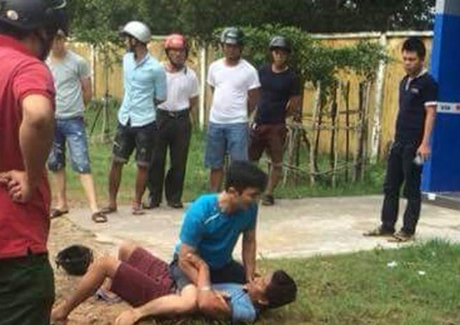 Dap may ATM vi the ngan hang bi nuot hinh anh 1