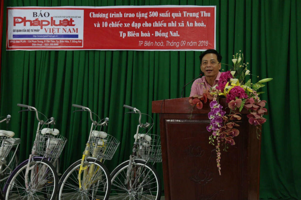 Báo Pháp luật Việt Nam tặng quà trung thu cho thiếu nhi tại Đồng Nai