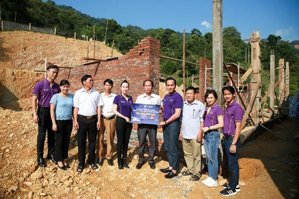 Chủ tịch Think Big Group trao 1,5 tỷ đồng cho quê hương Yên Bái 