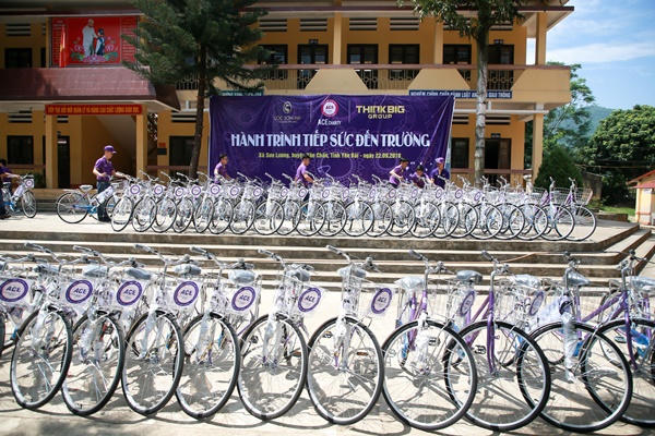 Chủ tịch Think Big Group trao 1,5 tỷ đồng cho quê hương Yên Bái 