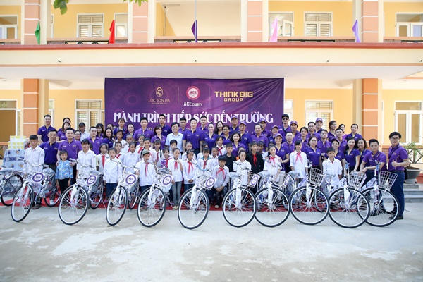 Chủ tịch Think Big Group trao 1,5 tỷ đồng cho quê hương Yên Bái 