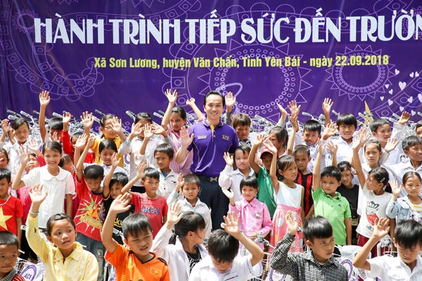 Chủ tịch Think Big Group trao 1,5 tỷ đồng cho quê hương Yên Bái 