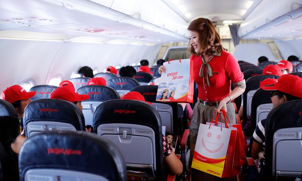 VietJet chào mừng những hành khách đầu tiên trên chuyến bay Nha Trang - Đà Nẵng