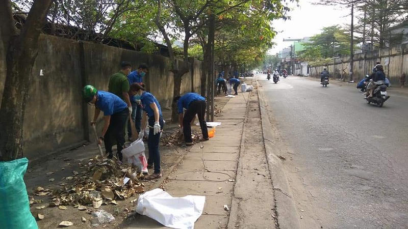 Quảng cáo “rác”: Kẻ dán – người gỡ