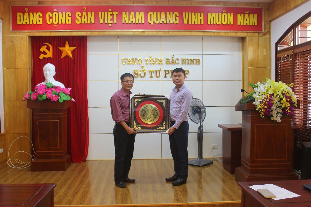 Bộ Tư pháp: Lớp bồi dưỡng lãnh đạo cấp Phòng đi thực tế tại Bắc Ninh