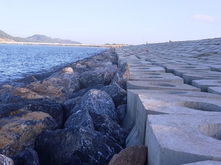 Nghi Sơn: Nhà đầu tư kêu trời vì ‘trên rải thảm, dưới rải đinh’?