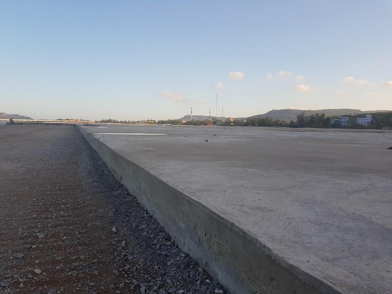 Nghi Sơn: Nhà đầu tư kêu trời vì ‘trên rải thảm, dưới rải đinh’?