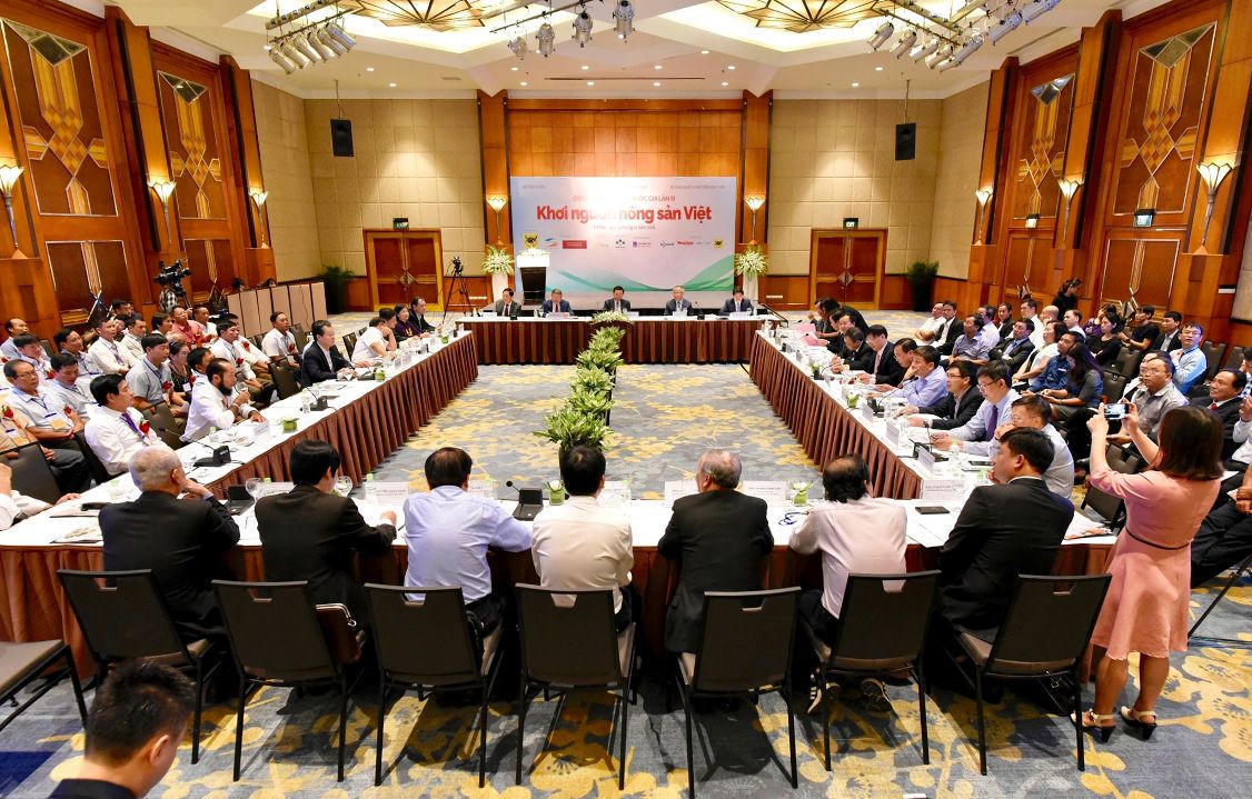 Chính phủ sẵn sàng ‘đi chợ’ cùng bà con nông dân