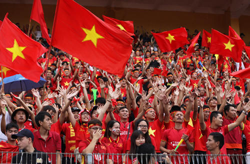 Cổ động viên lấp đầy sânHàng Đẫy trong một sự kiện thể thao. Ảnh: Ngọc Thành.