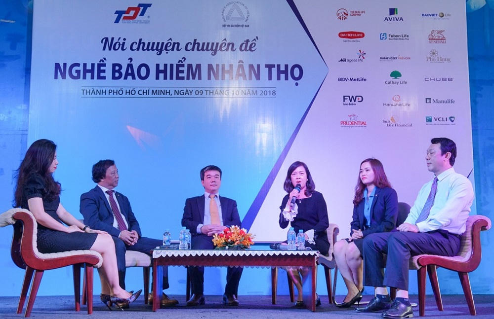 Hơn 500 sinh viên tham gia thảo luận chuyên đề “Nghề bảo hiểm nhân thọ”
