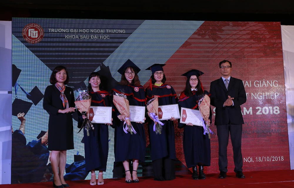 Trường Đại học Ngoại thương: Khoa Sau đại học tổ chức khai giảng và trao bằng tốt nghiệp tiến sĩ, thạc sĩ năm 2018