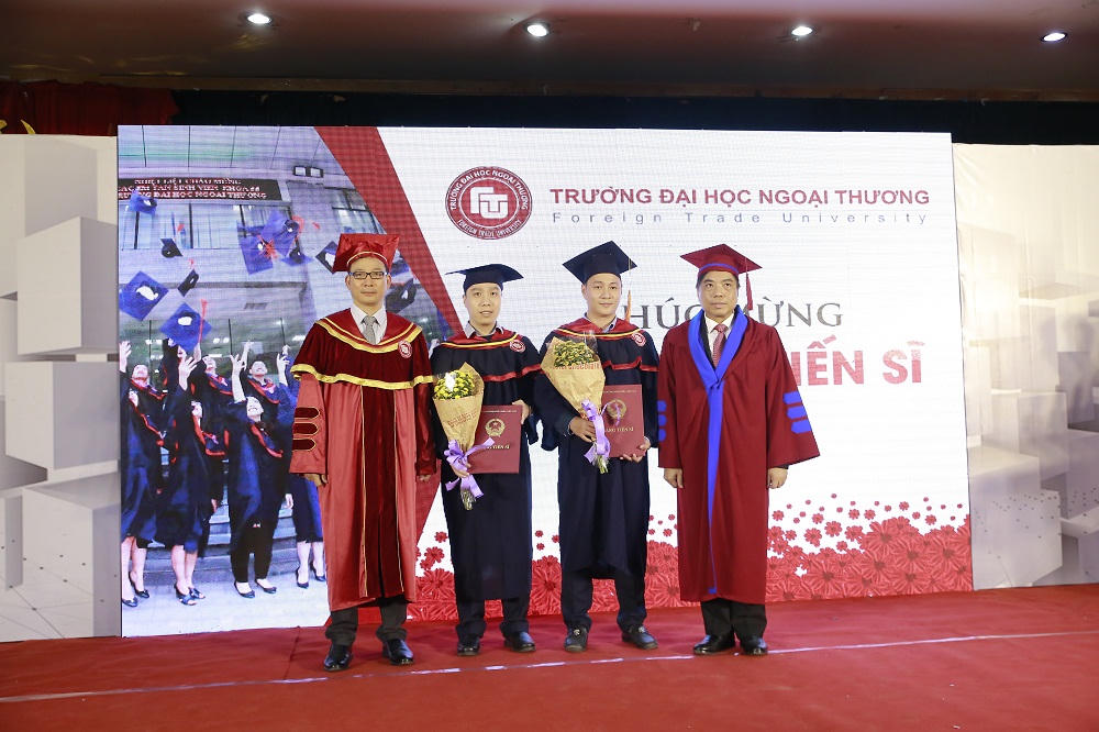 Trường Đại học Ngoại thương: Khoa Sau đại học tổ chức khai giảng và trao bằng tốt nghiệp tiến sĩ, thạc sĩ năm 2018