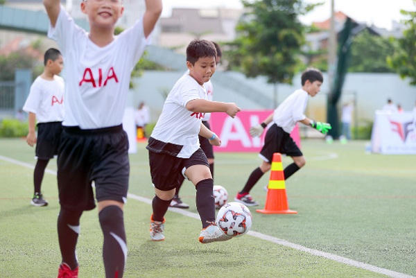 Trải nghiệm chương trình huấn luyện “chuẩn ngoại hạng” tại Ngày hội Chân sút nhí