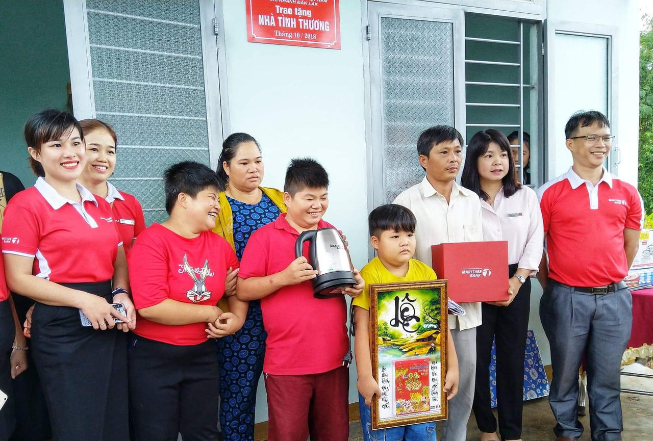 Tặng nhà mới cho hộ nghèo tại Đắk Lắk