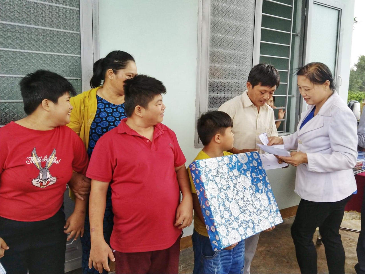 Tặng nhà mới cho hộ nghèo tại Đắk Lắk