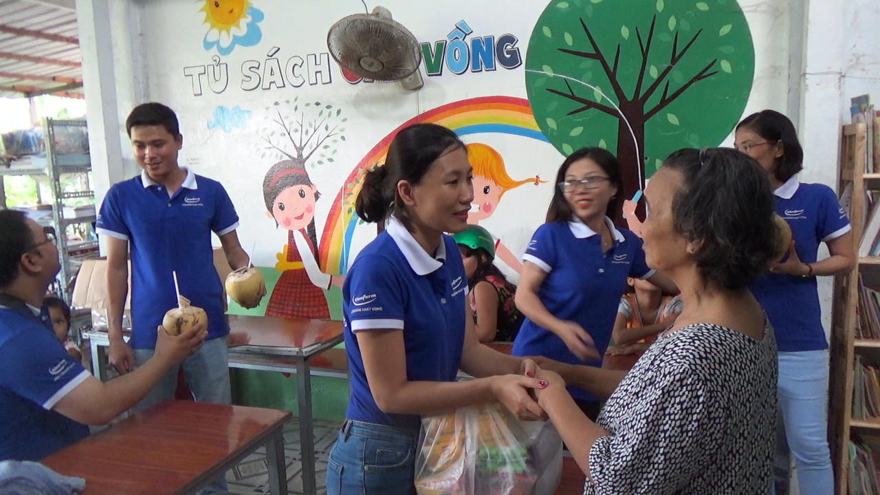 Nhóm Thư viện Vinafarm: Nối vòng tay lớn - Ươm mầm khát vọng