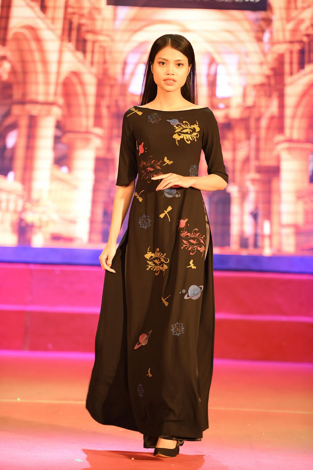 BST “Những cánh hoa trên thiên đường” của cô gái học cắt may trong 3 tháng