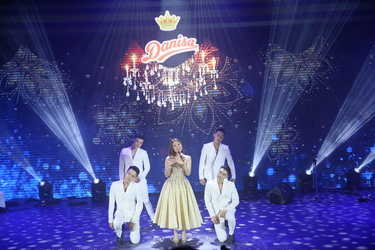 Hồng Nhung, Mỹ Tâm, Hương Tràm cùng hát tri ân thầy cô