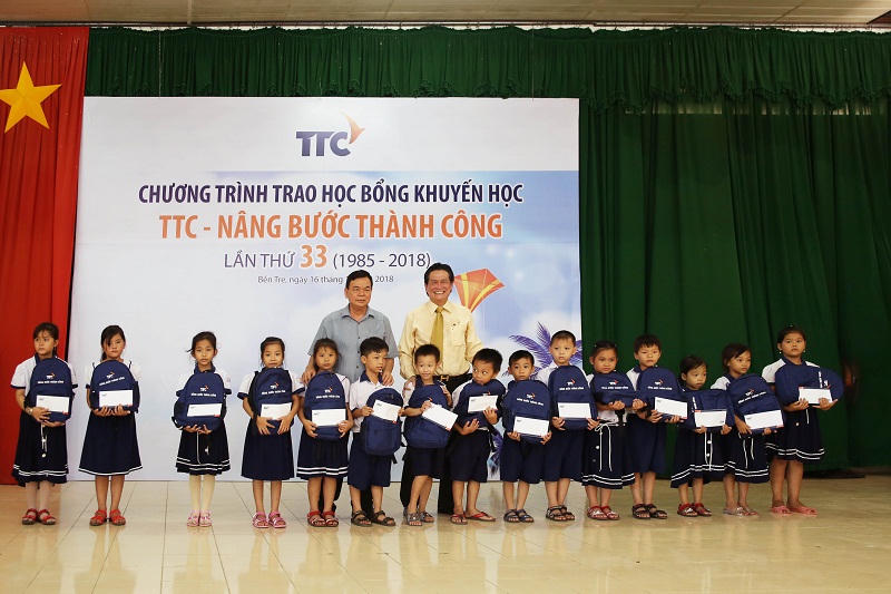 Tập đoàn TTC trao học bổng hơn nửa tỷ đồng cho học sinh Bến Tre