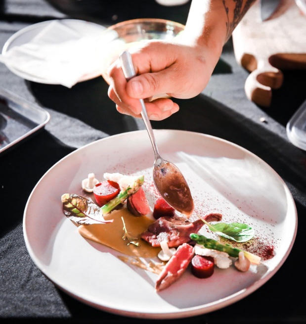 Khám phá bí quyết làm đẹp và chăm sóc da độc đáo đến từ chuyên gia trong sự kiện “Tỏa sáng cùng DeAura”