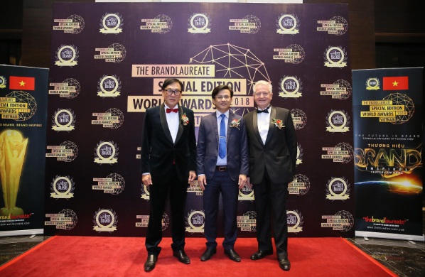 Eurowindow đạt danh hiệu Thương hiệu Xuất sắc Thế giới 2018