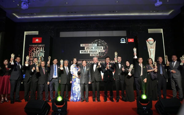 Eurowindow đạt danh hiệu Thương hiệu Xuất sắc Thế giới 2018