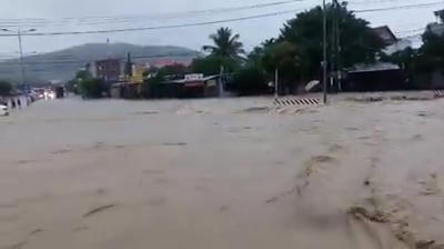 Khánh Hòa mưa lớn, nhiều nơi bị ngập sâu và sạt lở nghiêm trọng