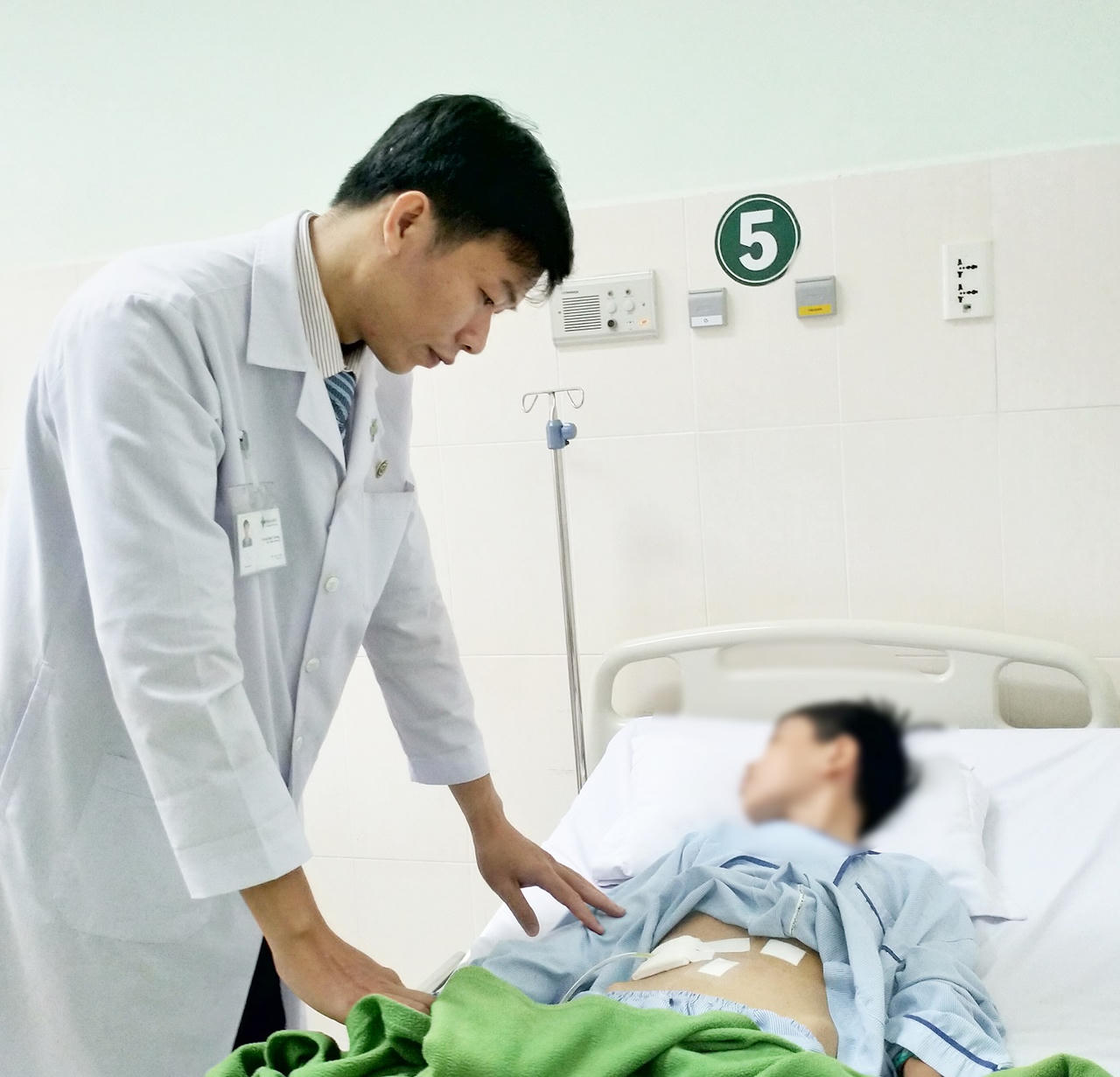 Phụ huynh cần cẩn trọng với bệnh viêm loét dạ dày ở trẻ em