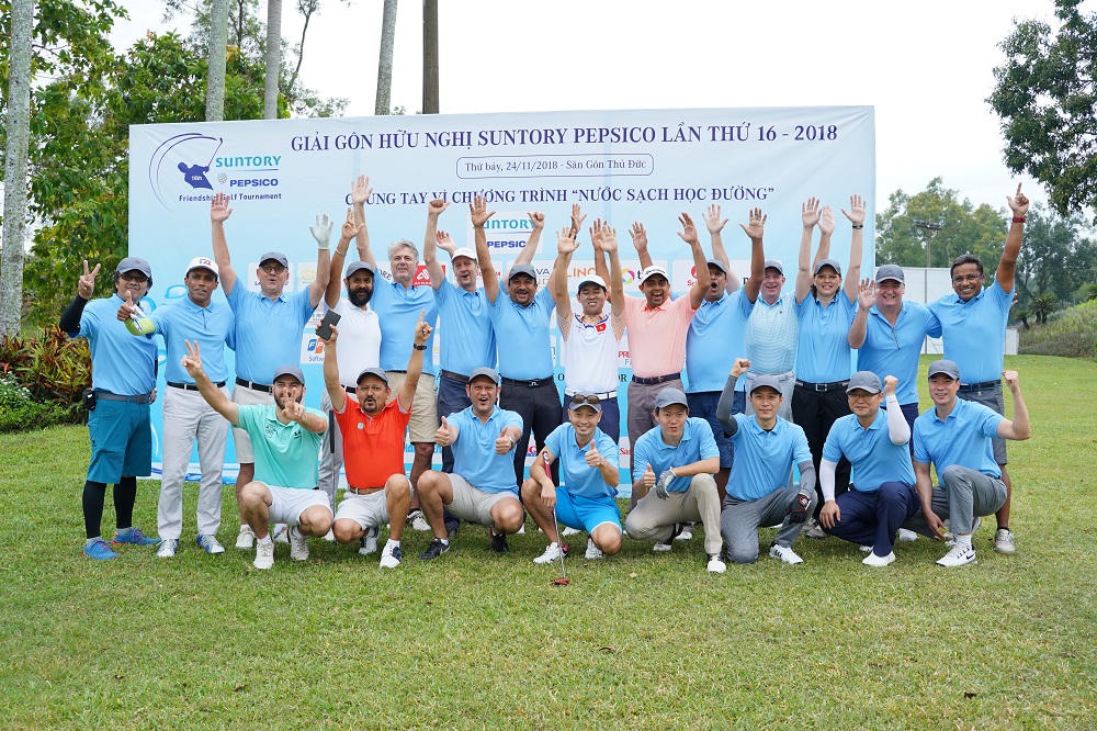 Suntory PepsiCo Việt Nam gây quỹ được hơn 1,2 tỷ đồng để hỗ trợ chương trình "nước sạch học đường" tại giải gôn Hữu Nghị