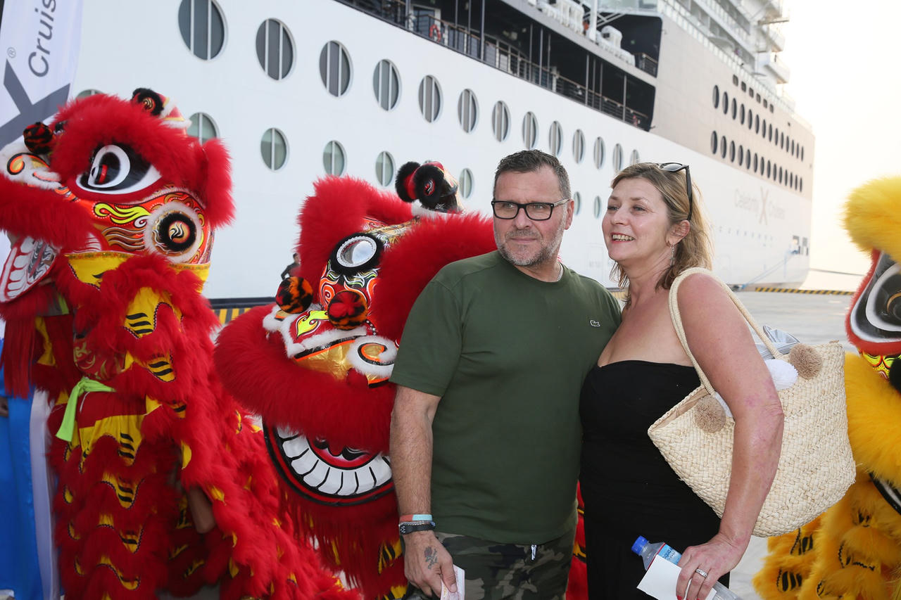 Tàu biển 5 sao đầu tiên cập bến Cảng hành khách quốc tế Hạ Long