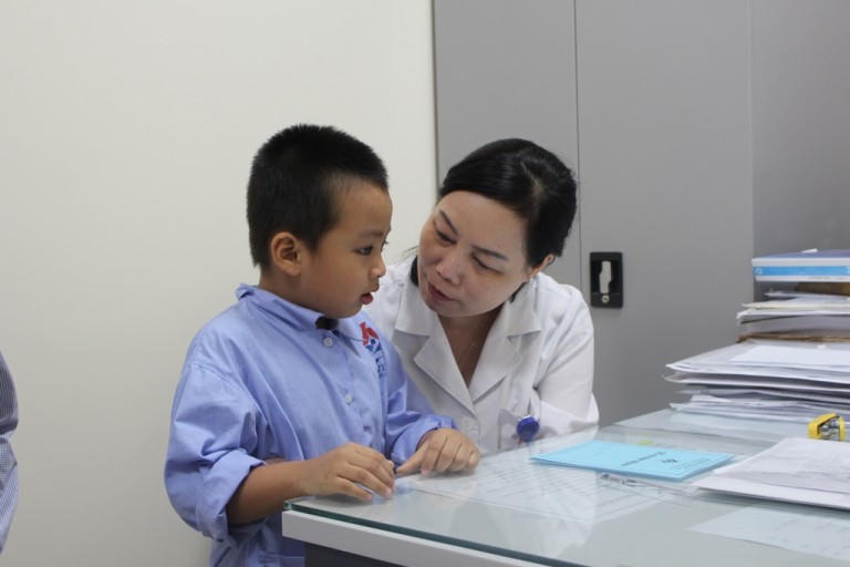 Chuyên gia nói về dấu hiệu, nguyên nhân gây ra ung thư vòm họng