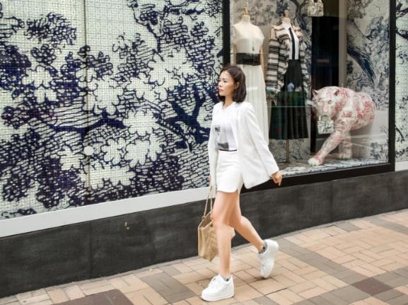 CEO Sarah Tú trẻ trung trong dòng chảy hiện đại