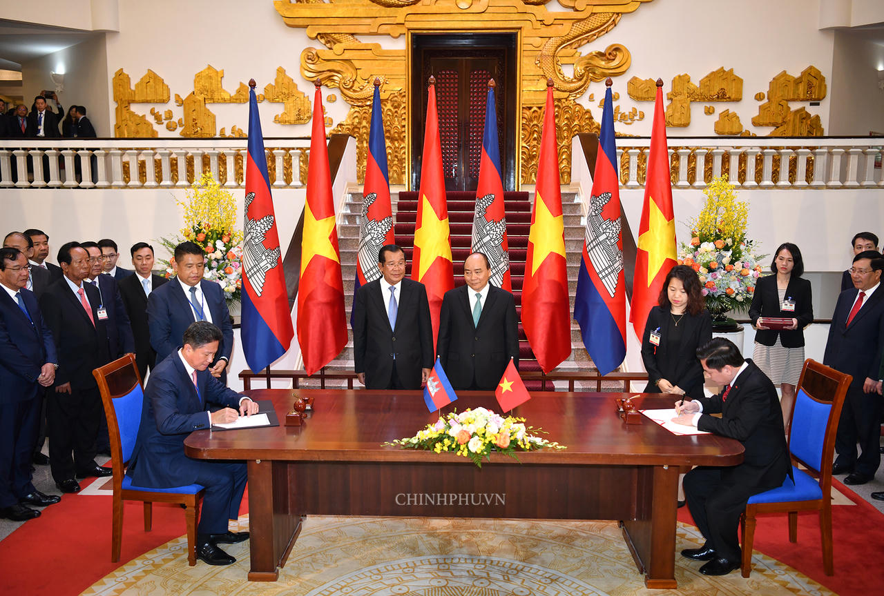 Chùm ảnh: Thủ tướng Nguyễn Xuân Phúc đón, hội đàm với Thủ tướng Campuchia