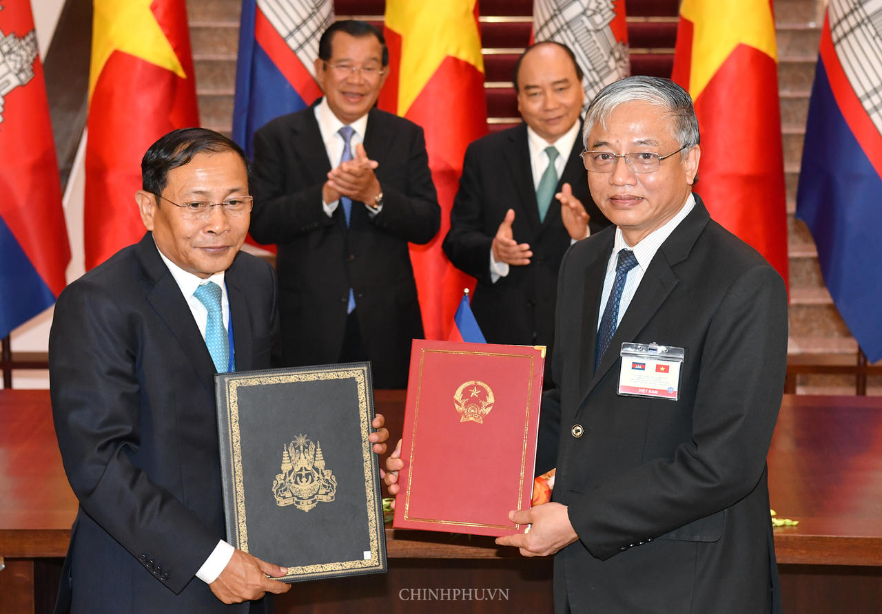 Chùm ảnh: Thủ tướng Nguyễn Xuân Phúc đón, hội đàm với Thủ tướng Campuchia