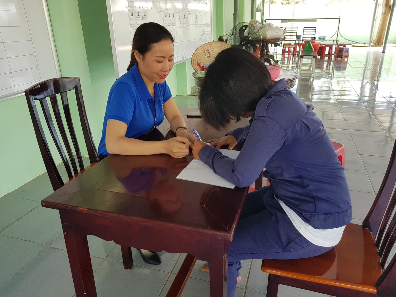 Lớp học đặc biệt đưa mặt chữ đến với người cai nghiện 