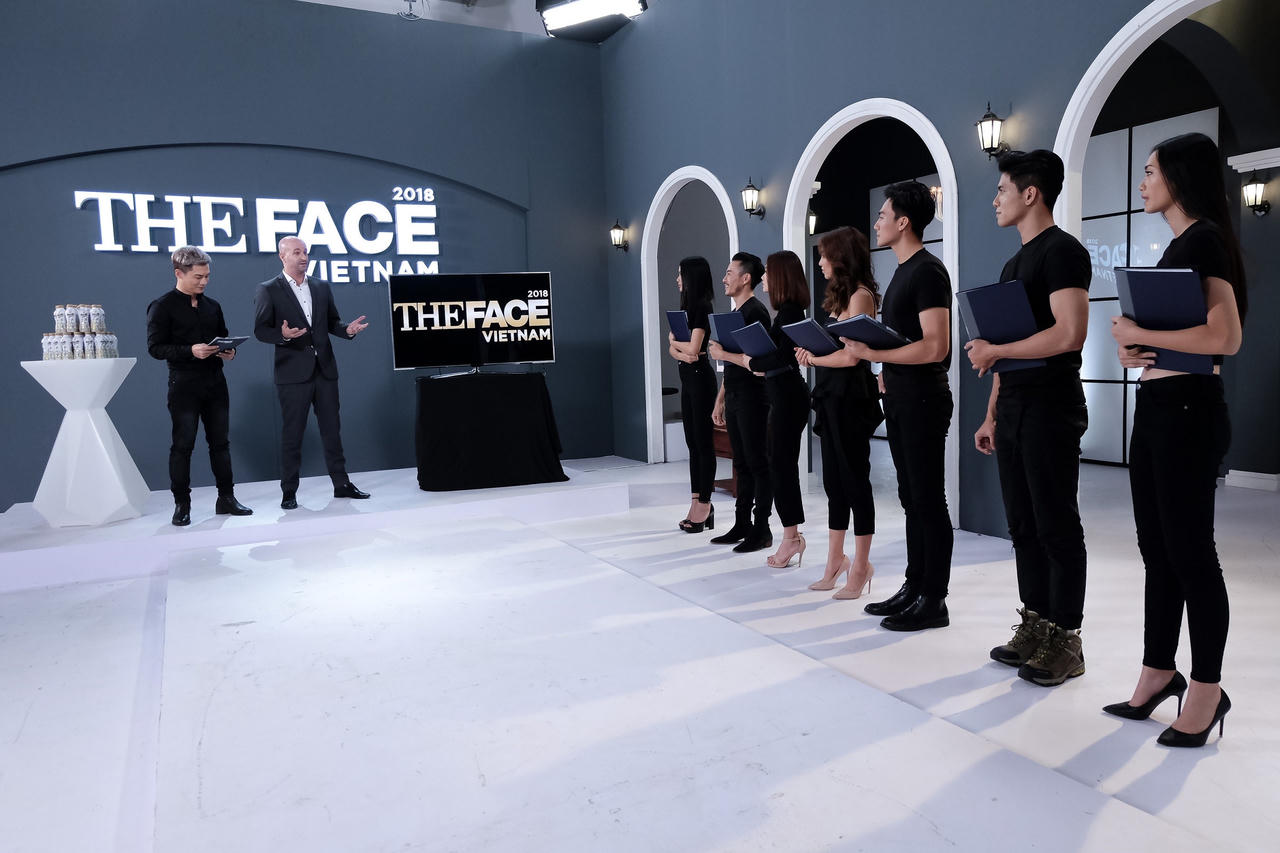 Tập 11 The Face gây sốc với bộ đôi giám khảo là các chuyên gia marketing nổi tiếng