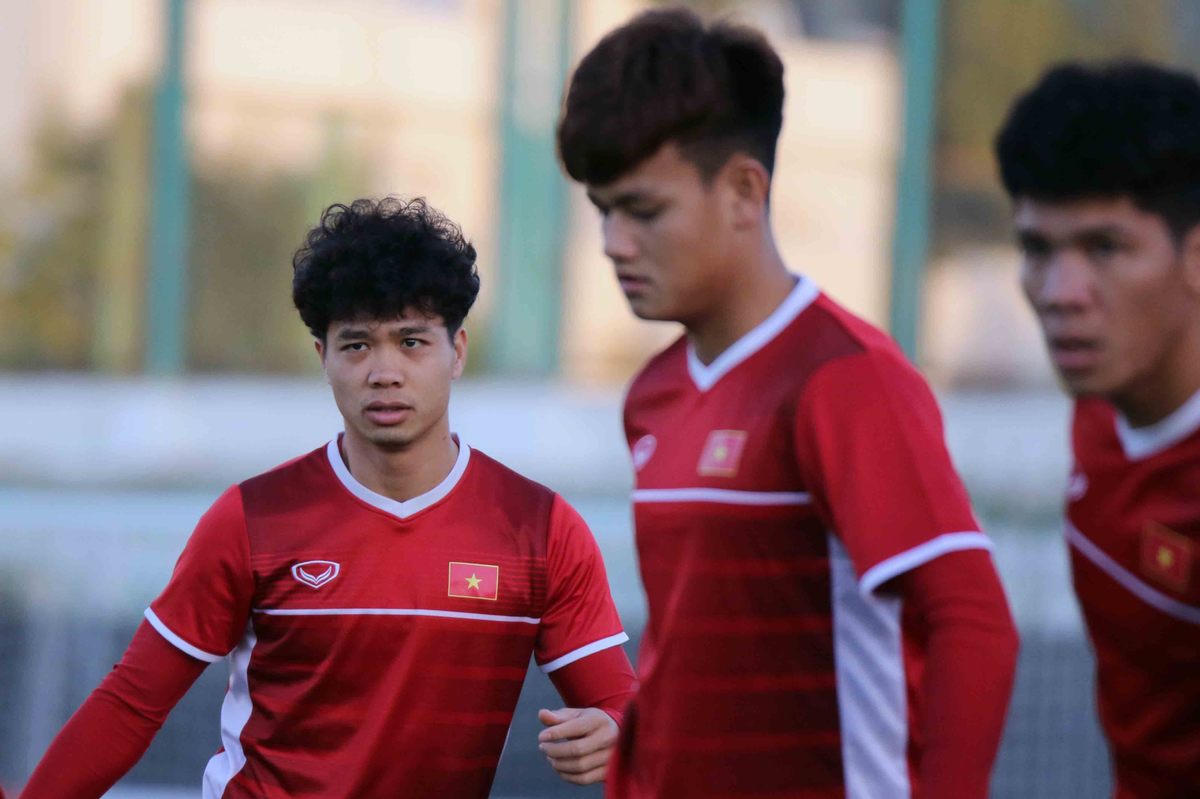 Tuyển Việt Nam nhận lì xì tại UAE