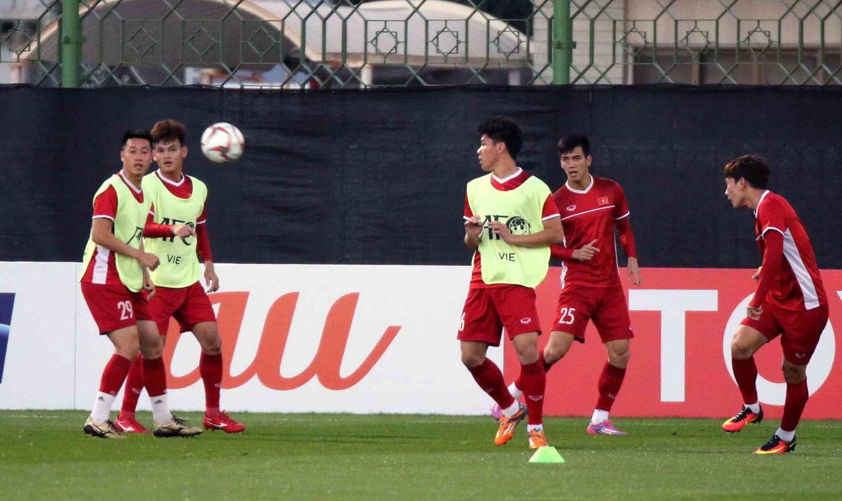 Tuyển Việt Nam nhận lì xì tại UAE