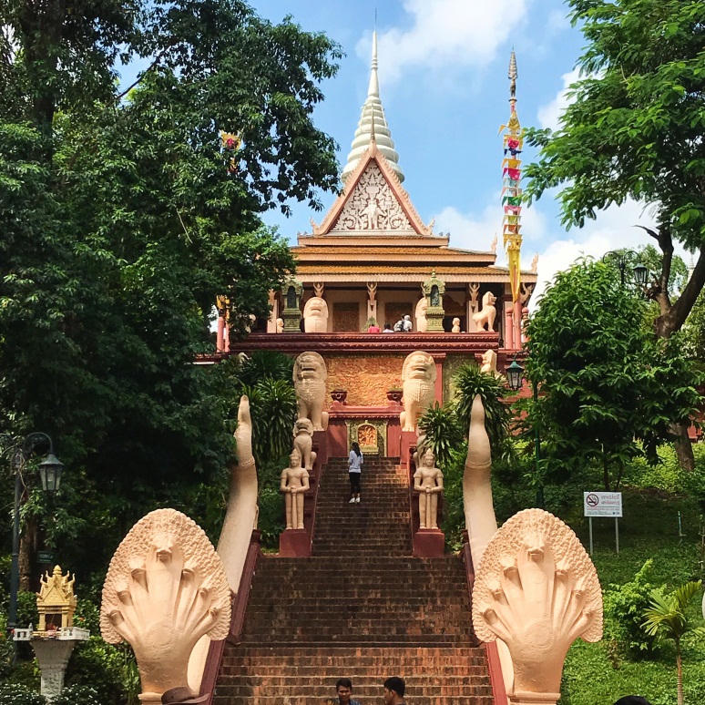 Khám phá cổ tự Bà Pênh nổi tiếng xứ sở Chùa Tháp